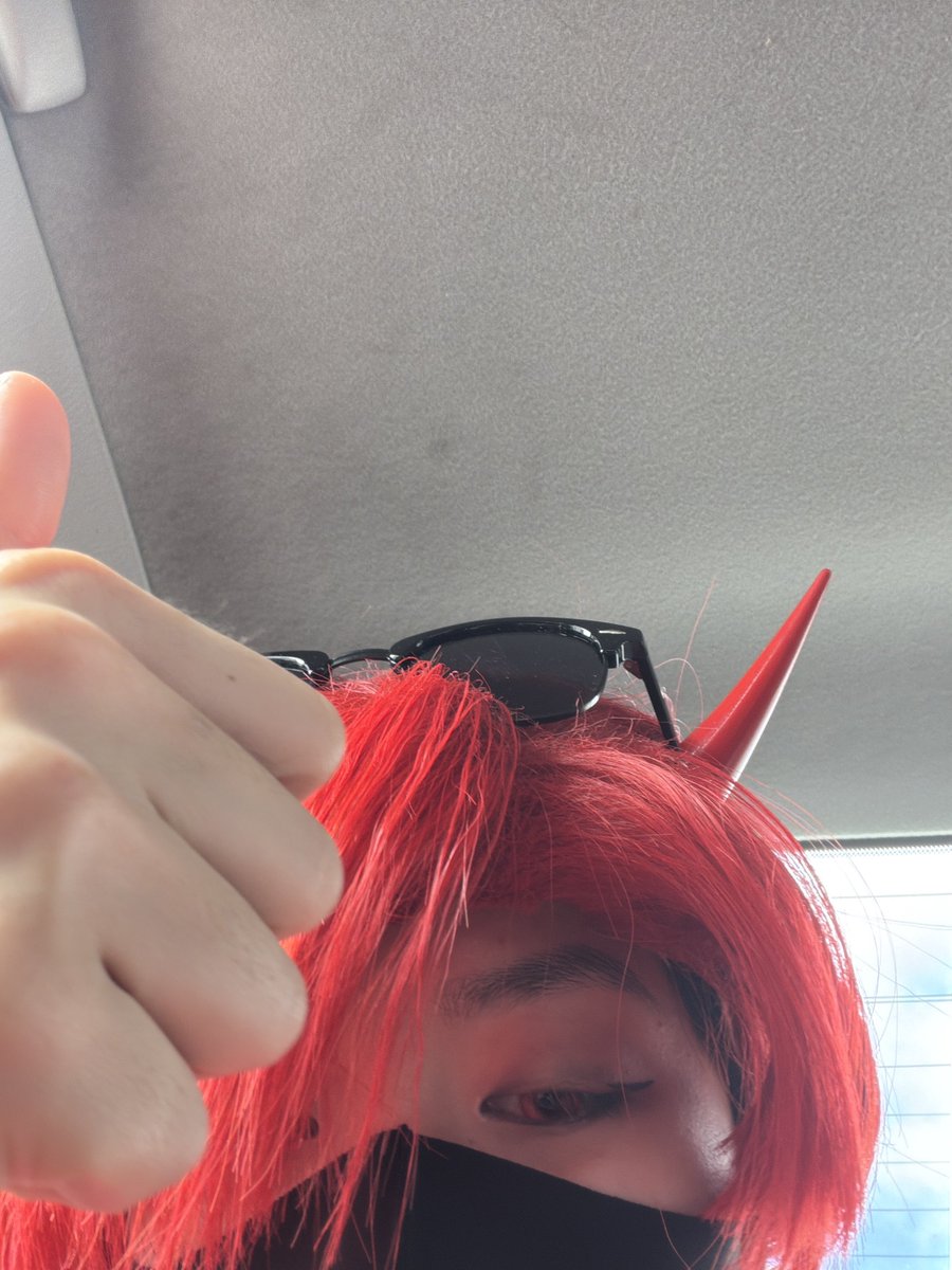 ArcanaEclipse's tweet photo. Day 2 as Luke! My brother and I have freebies just find us with bubble guns and in our summer outfits https://t.co/6mfgEMc8AN