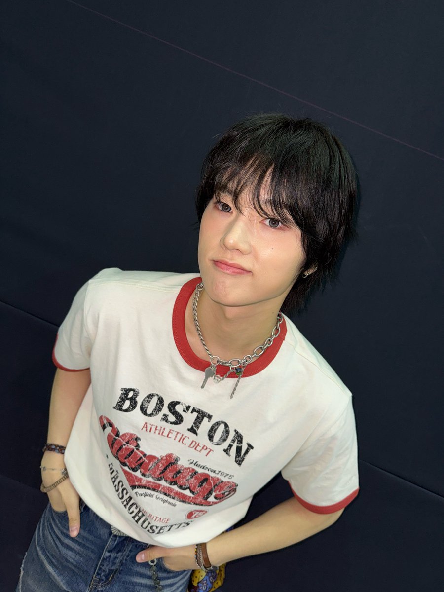 jungsuloverz's tweet photo. 정수 후레쉬 터트려서 찍은 남찍사 얼짱인거 아시는 분? https://t.co/fPYPW4BQOZ
