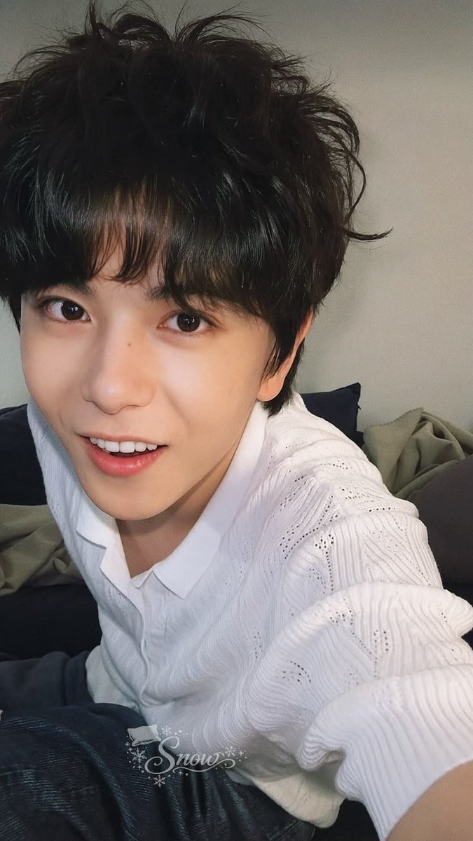BantalKecil_'s tweet photo. Baru baca ini ternyata elio artinya matahari dan nama ini dari ayden buat elio, dan warna fandom pun sun orange. 
anaknya secerah matahari, sukanya bunga matahari, anaknya hangat dan nama ayden pun sun zheng 
emang selalu berbau matahari yah 
semoga kehidupan nya jg bs bersinar seperti matahari yah 🥰