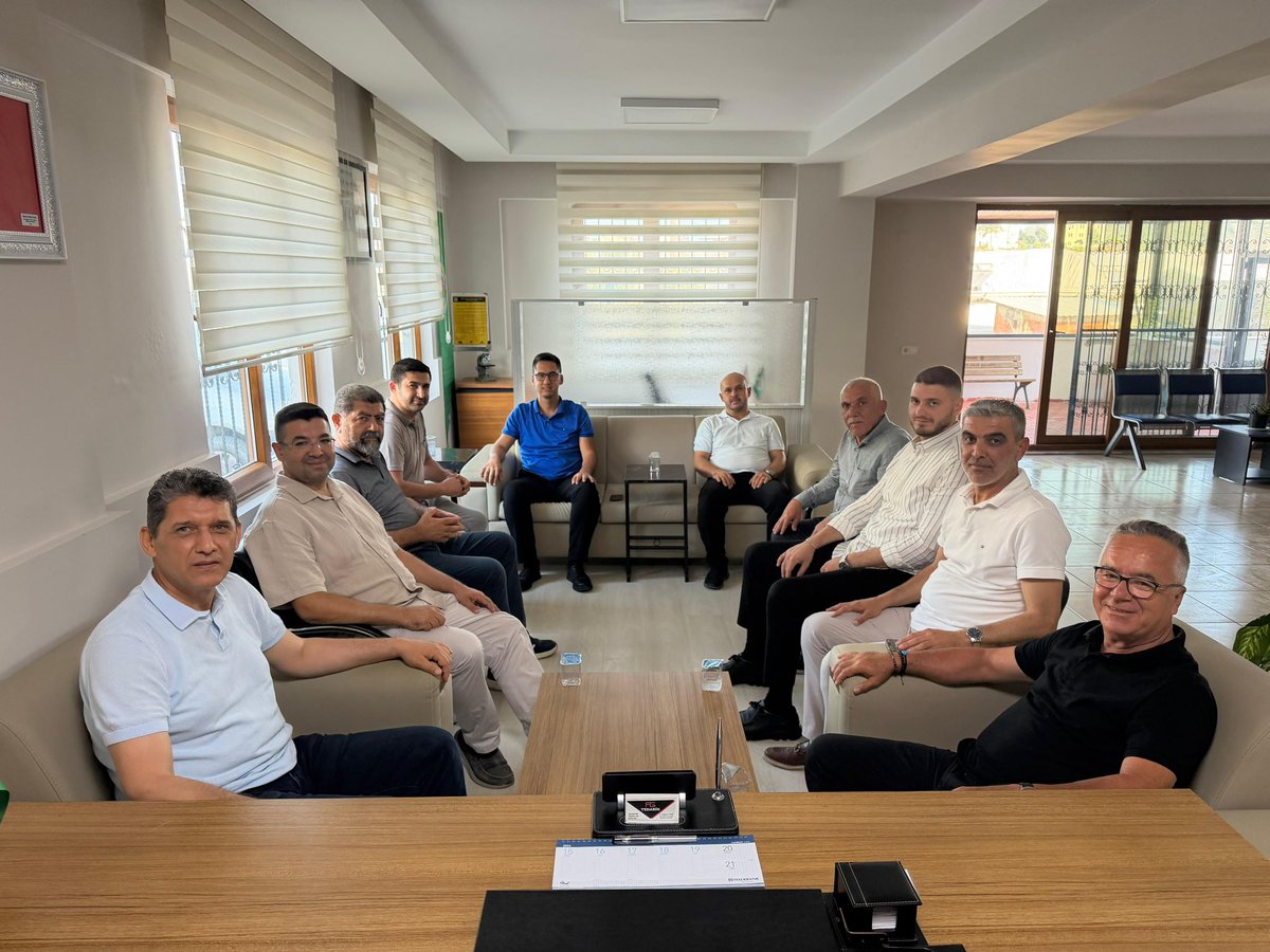 alicetin_07's tweet photo. 📍Demre Ziraat Odası

İlçe Başkanımız Mehmet Kaya, (@KAYAMEHMET07 ) İlçe Koordinatörlerimiz Oktay Omaç, Eyüp Akbalık ve teşkilat mensuplarımızla birlikte Ziraat Odası Başkanımız Yusuf Kapar’ı ziyaret ettik.

Üreten çiftçimizin, emek veren her vatandaşımızın yanında olmaya devam edeceğiz.