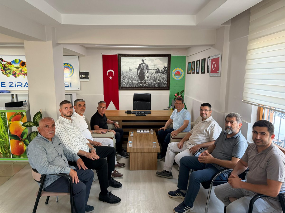 alicetin_07's tweet photo. 📍Demre Ziraat Odası

İlçe Başkanımız Mehmet Kaya, (@KAYAMEHMET07 ) İlçe Koordinatörlerimiz Oktay Omaç, Eyüp Akbalık ve teşkilat mensuplarımızla birlikte Ziraat Odası Başkanımız Yusuf Kapar’ı ziyaret ettik.

Üreten çiftçimizin, emek veren her vatandaşımızın yanında olmaya devam edeceğiz.
