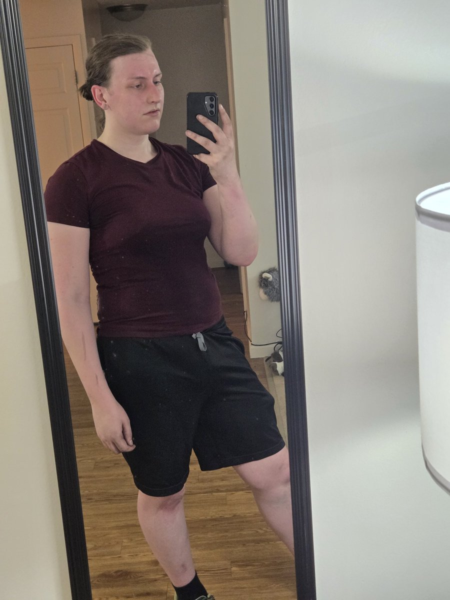 Lex_Lumina's tweet photo. Hot sweaty lesbian who finally put summer tires back on their car https://t.co/THssng7upg