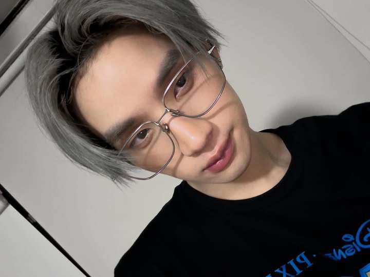 LYKNid's tweet photo. 🗓️ 03/07/26 | IG Broadcast Channel Update ©️ hongshihoshi (🍦🤘🏻) 

Night selca before sleep from hong 😴📸✨ @hongshihoshi03 

TOYSTORY5 LYKYOU AND BRO
#SFxHongTuiLegoLykyou
#hongshihoshi #LYKN https://t.co/IG4Cwx2Gmv