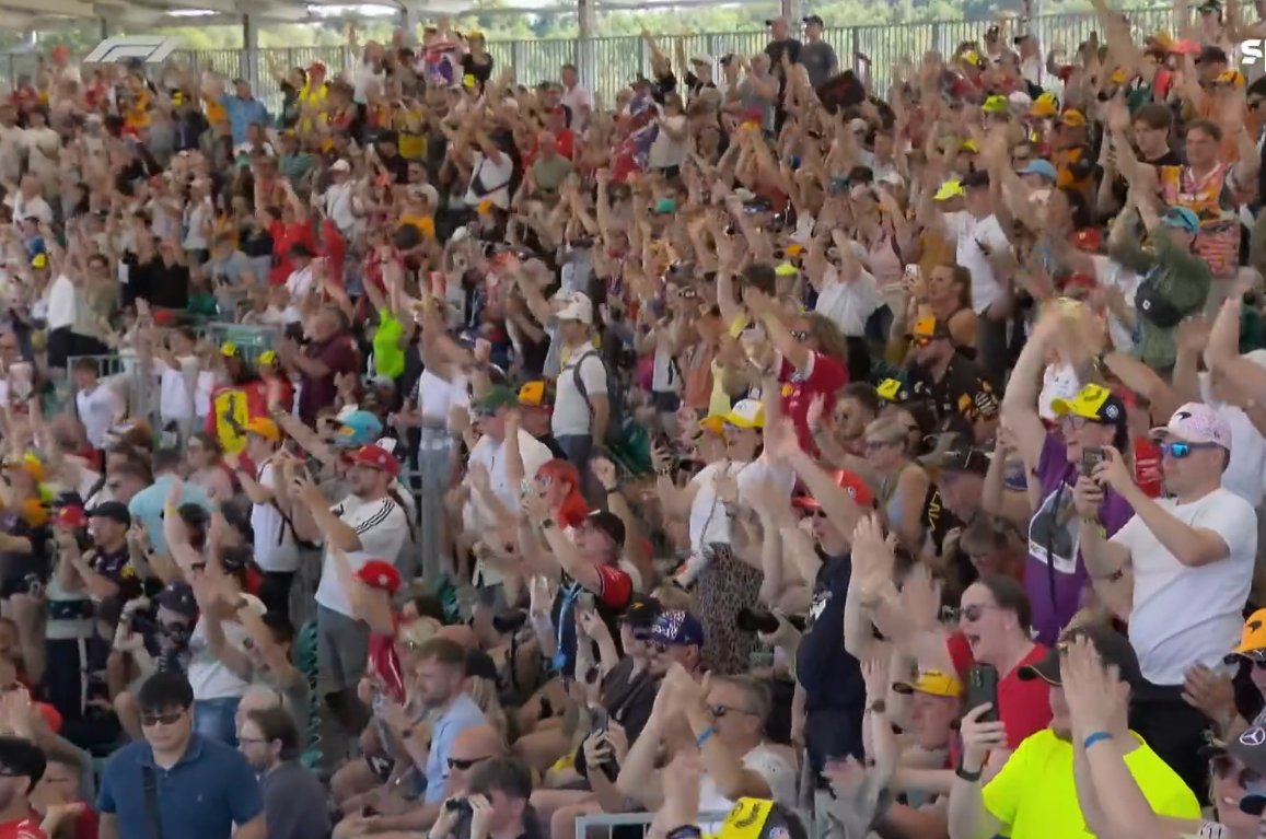 blog_formula1's tweet photo. LEWIS HAMILTON VAI COMEMORAR COM A TORCIDA, QUE VAI À LOUCURA!!! https://t.co/DrEmNiX8bE