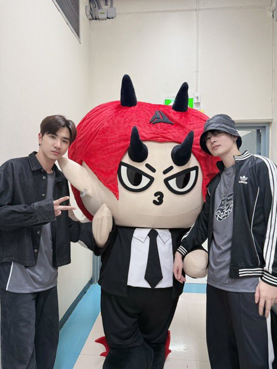 P_taly_'s tweet photo. I wanna have more friends!!!!!!

Let’s band together to support our boys during their concert. I promise I’ll follow back 🖤🤍

#เดวิลจิ๋วหาเพื่อนรอเพิร์ธแซนต้า 
#แลกฟอลรอเทรนด์เพิร์ธแซนต้า 
#PerthSanta #เพิร์ธแซนต้า
#PerthTanapon #Santapp https://t.co/4i8oe5MncM