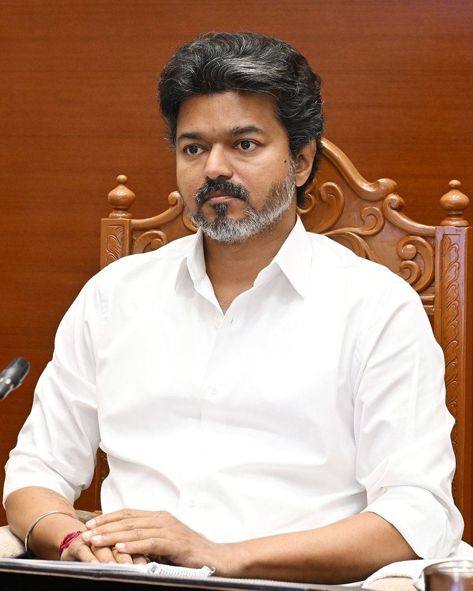 PrakazVijay_Of's tweet photo. ~ At TODAY Ananda Vikatan Award Ceremony - 2026

#FANS : Enga, THALAPATHY.. Pathi Yethavathu Sollunga.. 

@KeerthyOfficial : Avar Ippa THALAPATHY Illa.. CHIEF MINISTER Ache..😺💛 https://t.co/6FB34hyAoH
