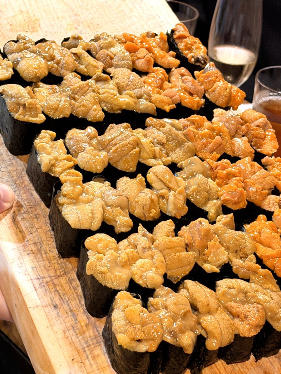 popoen_'s tweet photo. ここ本当に想像以上に美味しくてこんな安いのにこんなに沢山ウニ食べていいの！？ってなったウニ好きにはたまらぬ😍ウニ以外のお寿司もめちゃ美味しい https://t.co/VwqqqU3iNu