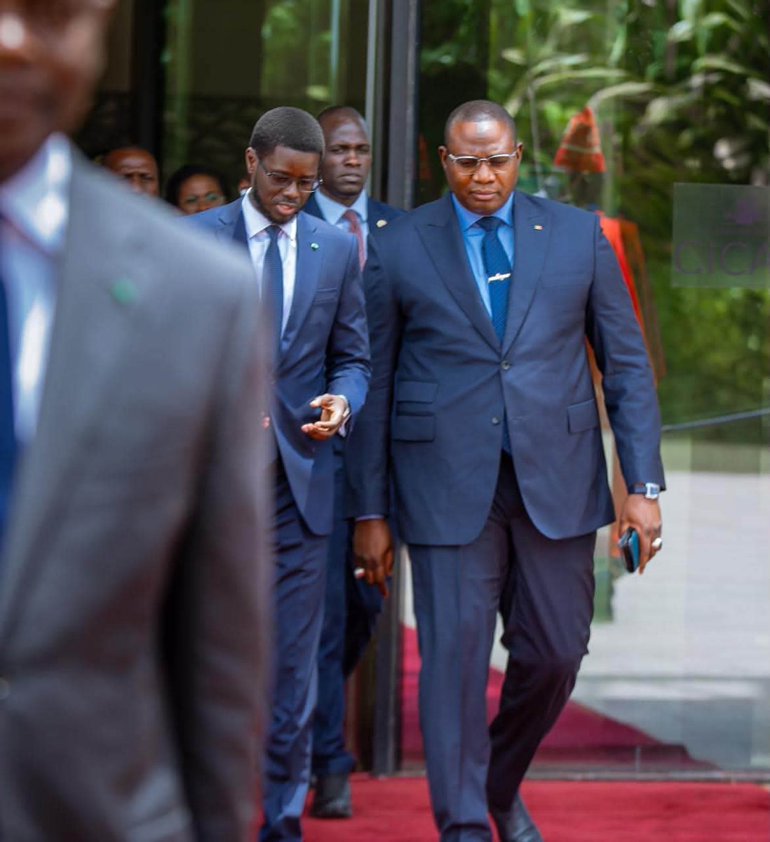 muctat_sn's tweet photo. 🇸🇳Ce 02 juillet 2026, sous la haute présidence de Son Excellence Bassirou Diomaye FAYE, Président de la République, nous avons vécu un moment memorable au Centre International de Conférences Abdou Diouf (CICAD).  

À travers son discours, le Chef de l’État a rappelé avec force que :  
- Les Pôles-Territoires ne sont pas une structure administrative supplémentaire, mais un instrument d’articulation et de renforcement des collectivités existantes.  
- L’Acte IV de la Décentralisation marque une étape décisive : celle de la territorialisation effective des politiques publiques, pour bâtir un État stratège qui valorise les initiatives locales.  
- La territorialisation est un choix politique et moral, affirmant que la justice sociale ne peut se réaliser sans justice territoriale.  

Ces paroles fortes traduisent une vision claire : faire des territoires les véritables moteurs du développement économique, de la création de richesse et de la cohésion nationale.  

En tant que Ministre de l’Urbanisme, des Collectivités territoriales et de l’Aménagement des Territoires, je salue cette orientation courageuse et ambitieuse. Elle consacre un Sénégal plus équilibré, plus souverain et plus solidaire, où chaque terroir, chaque citoyen, chaque force vive participe à l’écriture de notre avenir commun.  

Le rendez-vous de l’Histoire est pris : ensemble, nous bâtissons un Sénégal de proximité, de justice et de prospérité partagée.  

Moussa Bala FOFANA  
Ministre de l’Urbanisme, des Collectivités territoriales et de l’Aménagement des Territoires