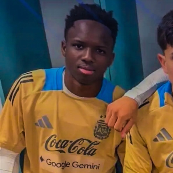 eurofootcom's tweet photo. ✅✨ Kiki Ramos (17), born in Haiti, was called up to Argentina's u17 team! 🇭🇹🇦🇷 

Ramos: "I was in a virtual Maths class. I got a message from my coach that said 'congratulations.' It caught my attention because I didn't understand why. Then my friends started writing to me congratulating me I opened the message and saw that it said AFA." 

"At first I misread the last name and thought they'd made a mistake! When I read it right, I couldn't believe it. I stopped the class, ran to tell my parents, and we hugged. It was a very beautiful moment." ❤️ 

He is a winger and currently plays for Vélez Sarsfield in Argentina.