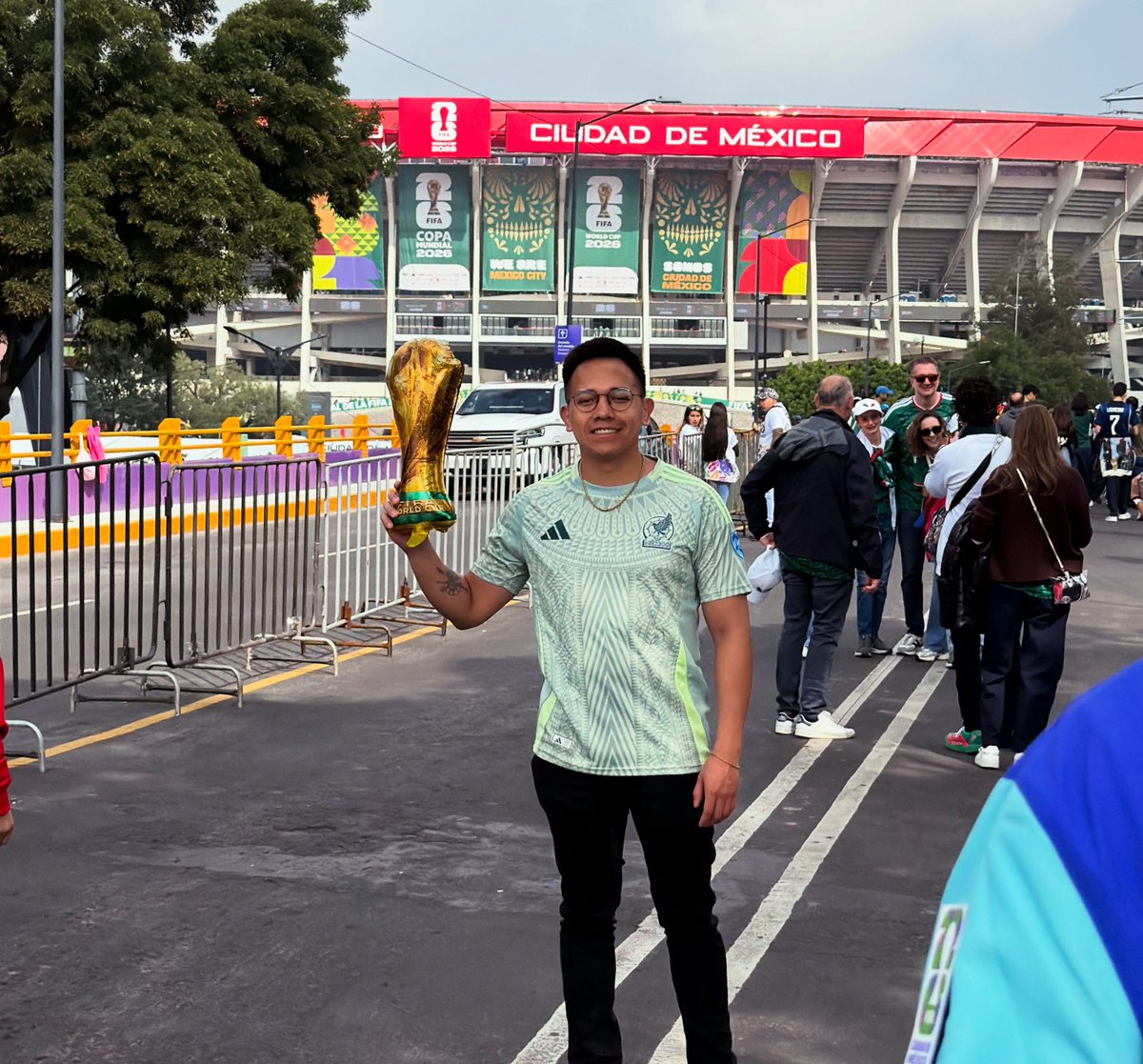 _Itstudishbitch's tweet photo. Y si sí? 🏆 la primera ya descansa en el estadio azteca 🏟️ Dios bendiga al fútbol 🙏🏼 https://t.co/uxRXxROs4q