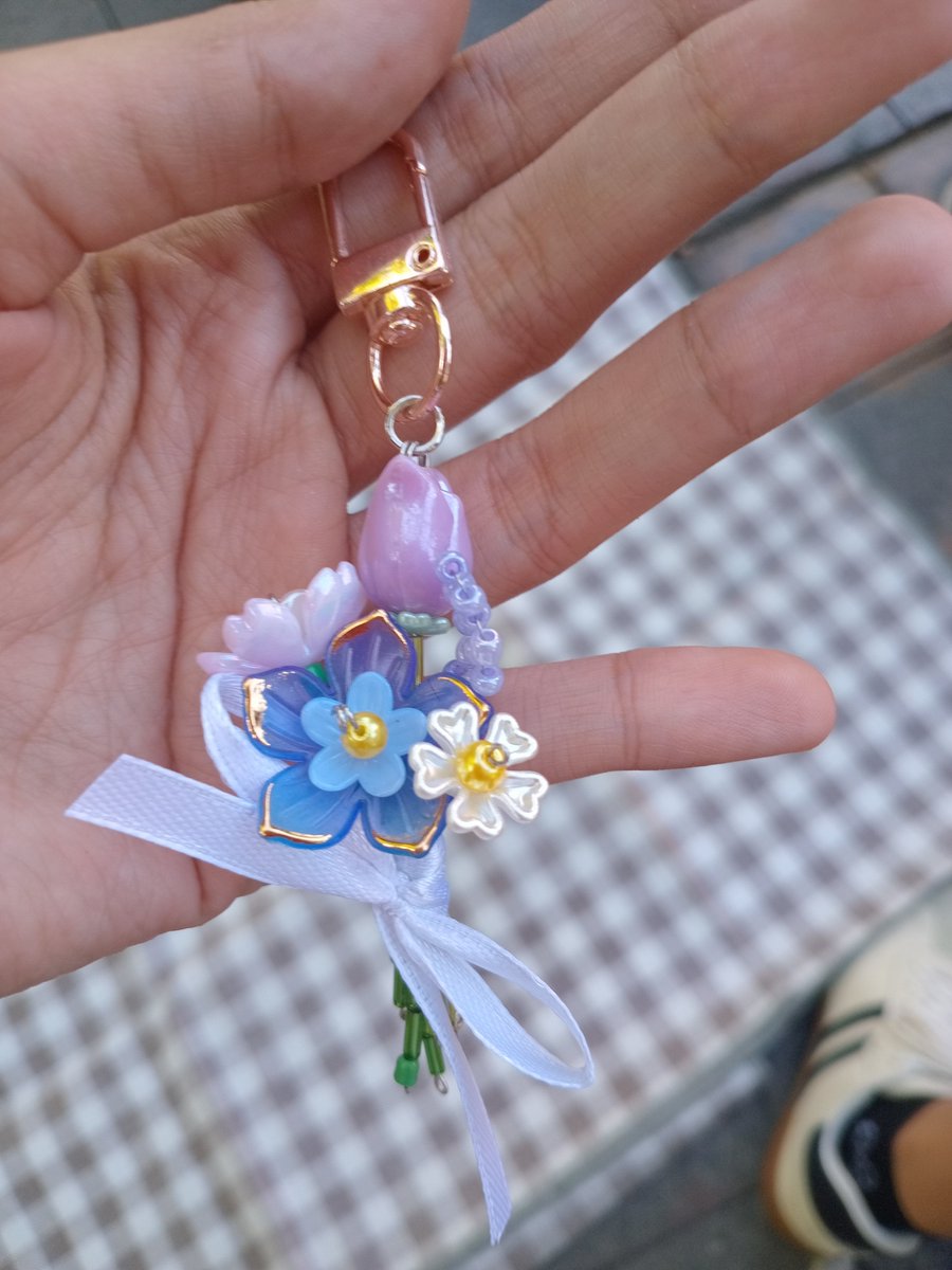 QuibblerStaff's tweet photo. wts lfb

Concert Freebies ideas

Mini Flower Beads Bouquet
-keychain
-ref magnet
-brooch pin

can offer 50-75pesos per bouquet

dm for inquiry https://t.co/5K4Hnpq7nc
