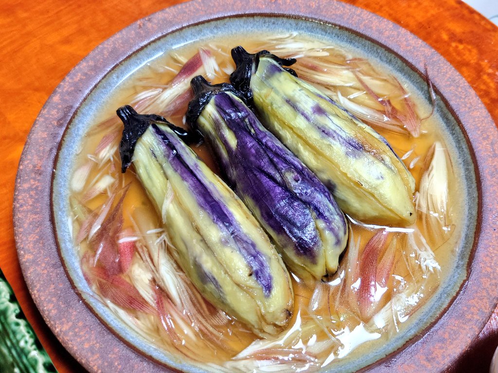 pekochan369's tweet photo. 今日の晩ごはん

ミョウガと丸ごと茄子
鶏天
しめじ天
きゅうりとツナの和え物
キムチ

#ご飯ペロリ🍚 #おうちごはん #晩ごはん #ばんごはん #料理好きな人と繋がりたい #お腹ペコリン部  #X家庭料理部 #おうちごはん𓎩𓌉𓇋  #天ぷら #ナス #野菜 https://t.co/RRfKMOKDFH