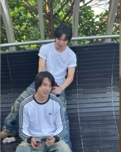 lillybaek's tweet photo. ชญานนท์อธิบายหน่อยนี่คืออะไร https://t.co/Y5Uq8tonc5