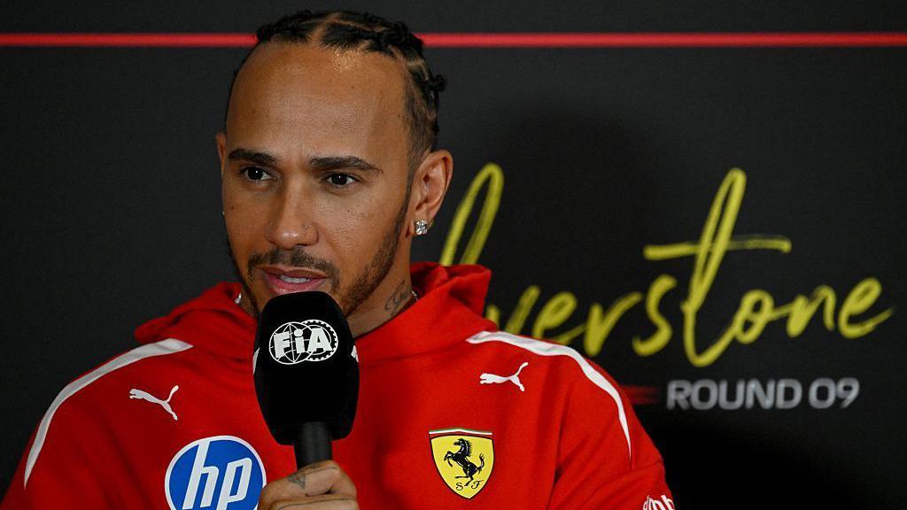 F1GuyDan's tweet photo. Lewis Hamilton at the 2026 British GP so far

FP1: P1 ✅
SQ1: P1 ✅
SQ2: P1 ✅
SQ3: P1 ✅

4/4 so far. https://t.co/1hxfvxvZLE