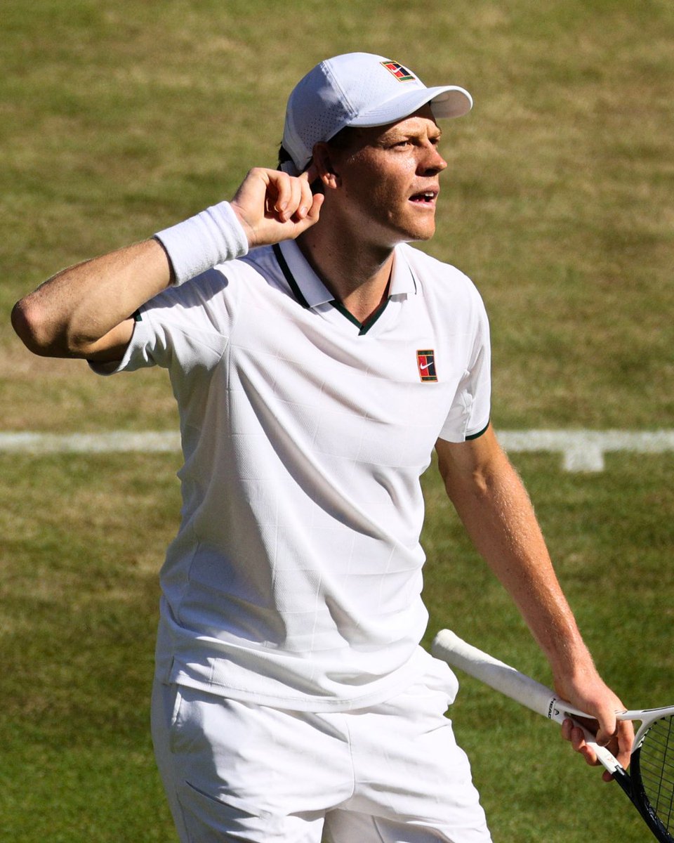 federtennis's tweet photo. Qui ha gasato 

#Wimbledon https://t.co/wkAyjI7dTe