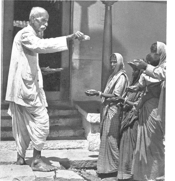 AmbedkariteLM's tweet photo. Dr. Ambedkar 👏 
The greatest doctor India has ever seen for eradicating the Brahminical Virus !!

         Virus                              Vaccine https://t.co/hBbInX6Qkv