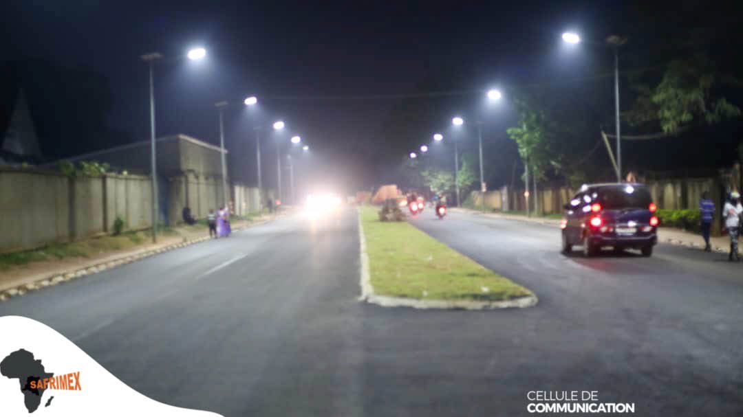 rkitsita's tweet photo. #RDC: KISANGANI S’ILLUMINE AVEC SAFRIMEX

L’avenue du Président se révèle sous un nouveau jour. Entièrement réhabilitée, elle relie désormais l’Espace 3000 au rond-point Conteneur dans un cadre moderne et sécurisé.

À la tombée de la nuit, les lampadaires illuminent cette importante artère, offrant un environnement plus sûr, plus agréable et plus accueillant. La ville vibre, respire et poursuit sa transformation.

Avec SAFRIMEX, les infrastructures ne se limitent pas aux routes. Elles apportent aussi la lumière, renforcent la sécurité et améliorent durablement le cadre de vie des habitants.