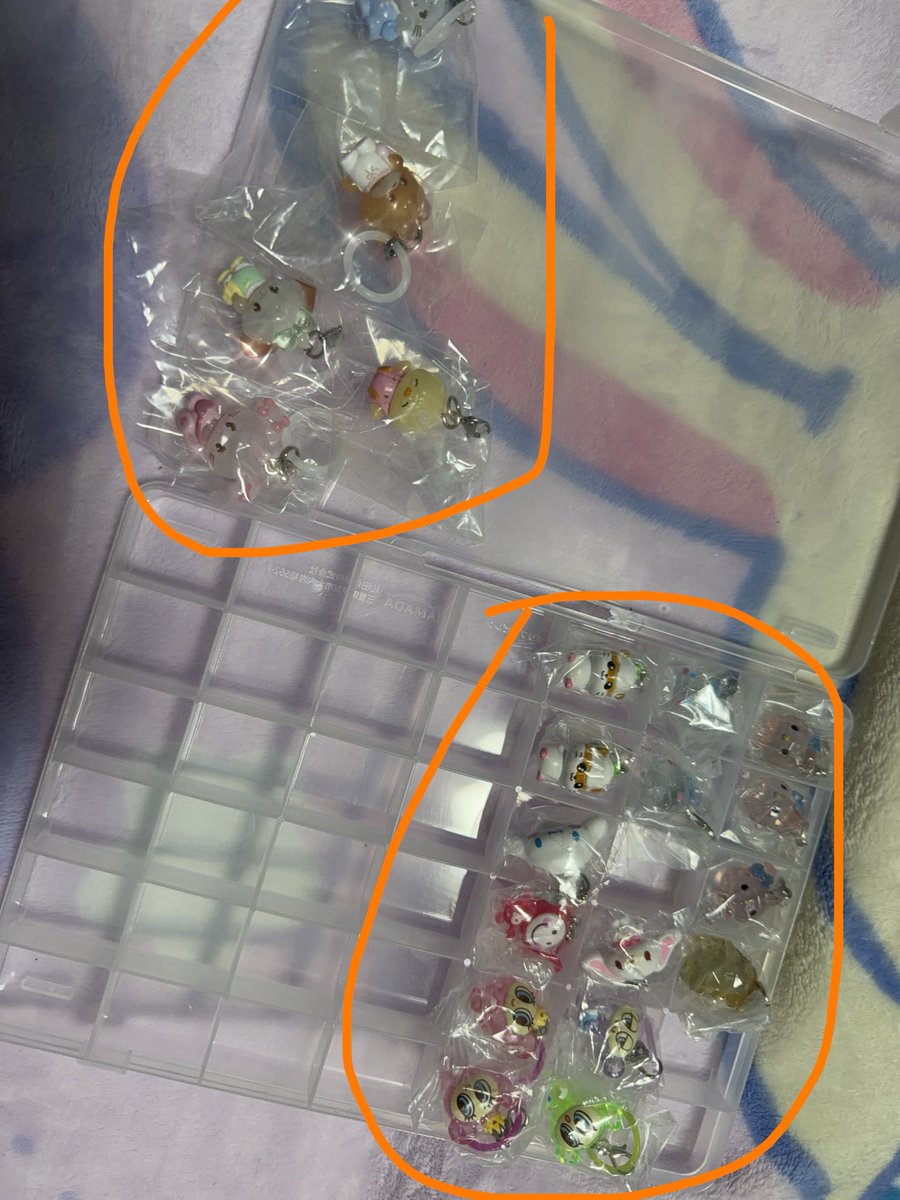 mmmmmi_869's tweet photo. Aより各画像から1枚ずつ
ただし水族館に関しては
C1.2より3枚以上〜
B.Cのどれかだけでもお譲り可能です！
たくさん引き取ってくれる方優先
ご希望があれば
ディズニープチドロAにて
お出し可能
マリー　ヴィランズ　ルーニー　ミニーなど
がちゃ→がちゃ1.2枚目オレンジ枠1つに対して他2つ抱き合わせ https://t.co/bJHgPLPlv8
