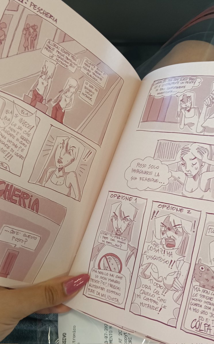 Pinknutss's tweet photo. Torno qui per dire che ho stampato il mio primo fumetto per un esame(che ho domani poi lol)🩷 ci ho lavorato su' per 2/3 mesi e per essere il mio primo stampato ne vado molto fiera del risultato finale :) https://t.co/0sXiBAfbr5