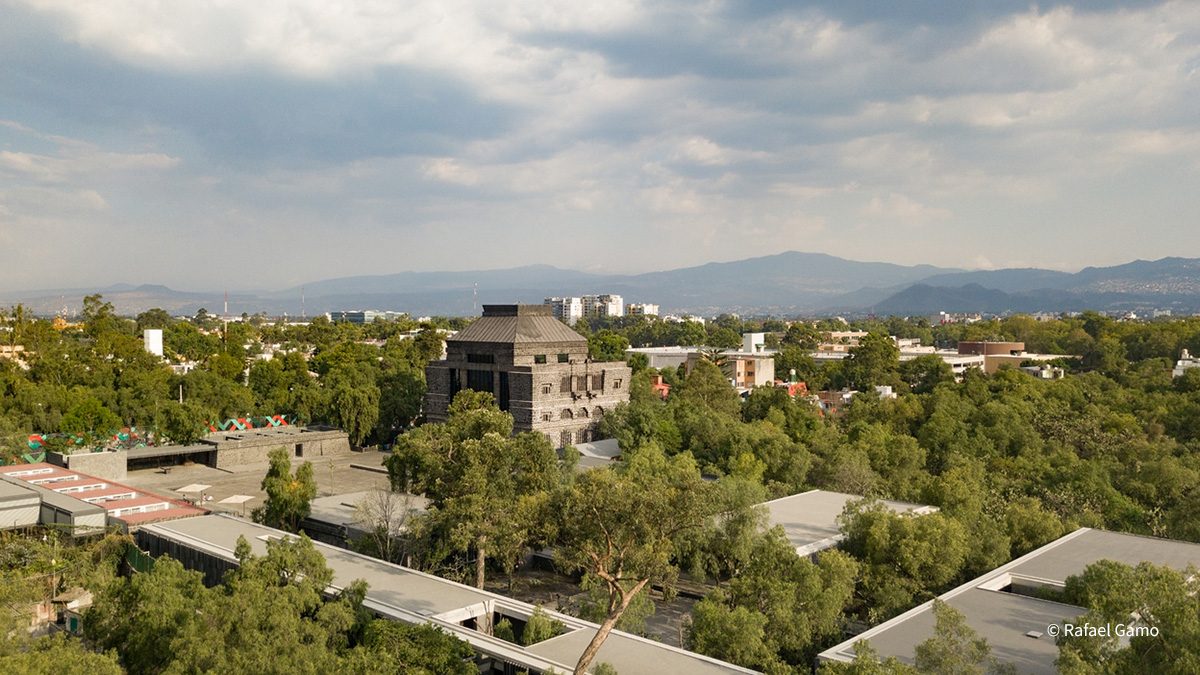 ArchDaily's tweet photo. Mexico City is a living archive where ancient heritage, modernist masterpieces, and contemporary architecture exist side by side. 

Which architectural landmark best captures the identity of one of the world's most inspiring design capitals?

Follow the link to read more about this topic: https://t.co/UMB6qOfueX