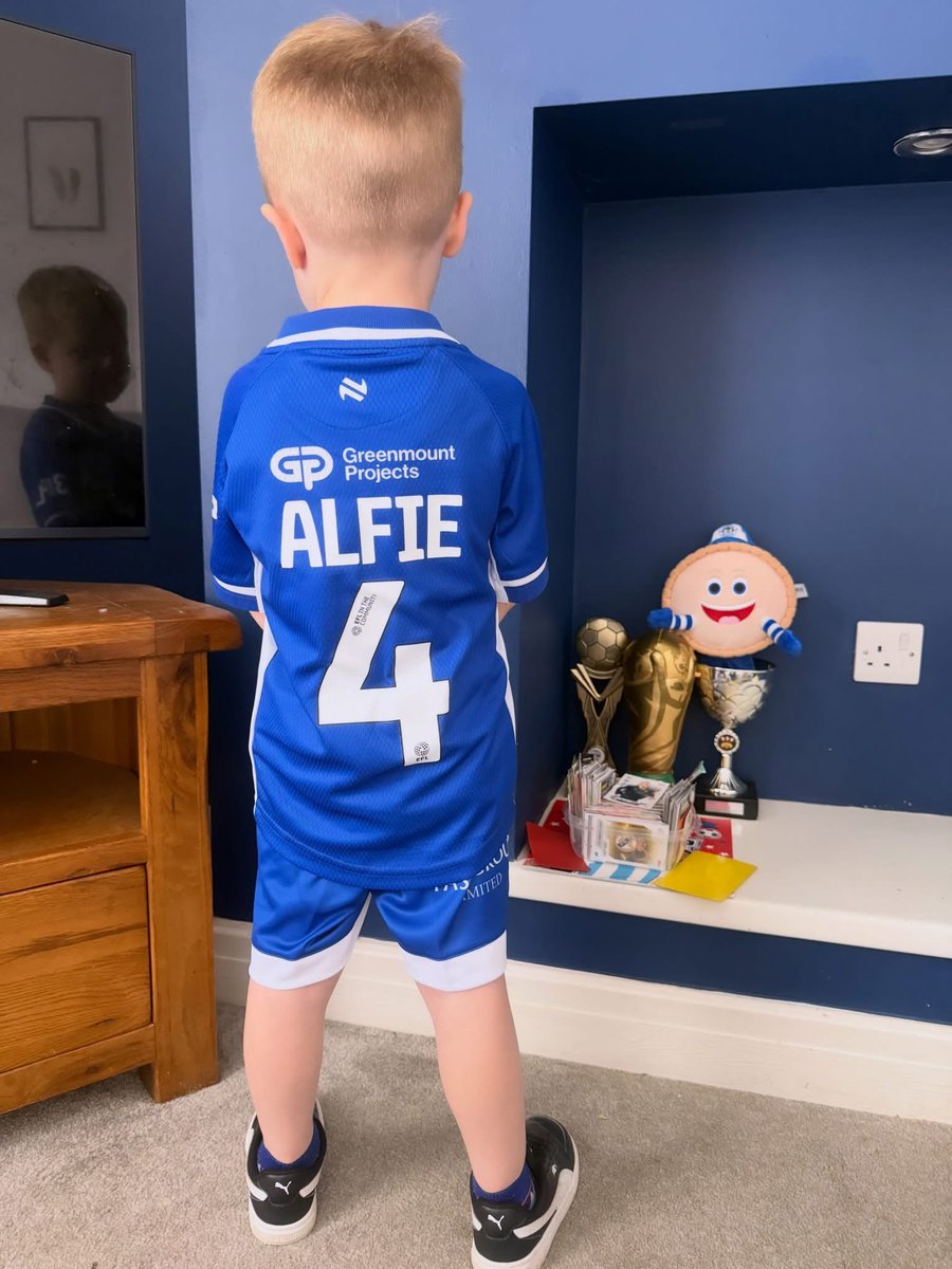 sumnerwafc's tweet photo. New kit day #upthetics @LaticsOfficial https://t.co/gYxeWnAo9B