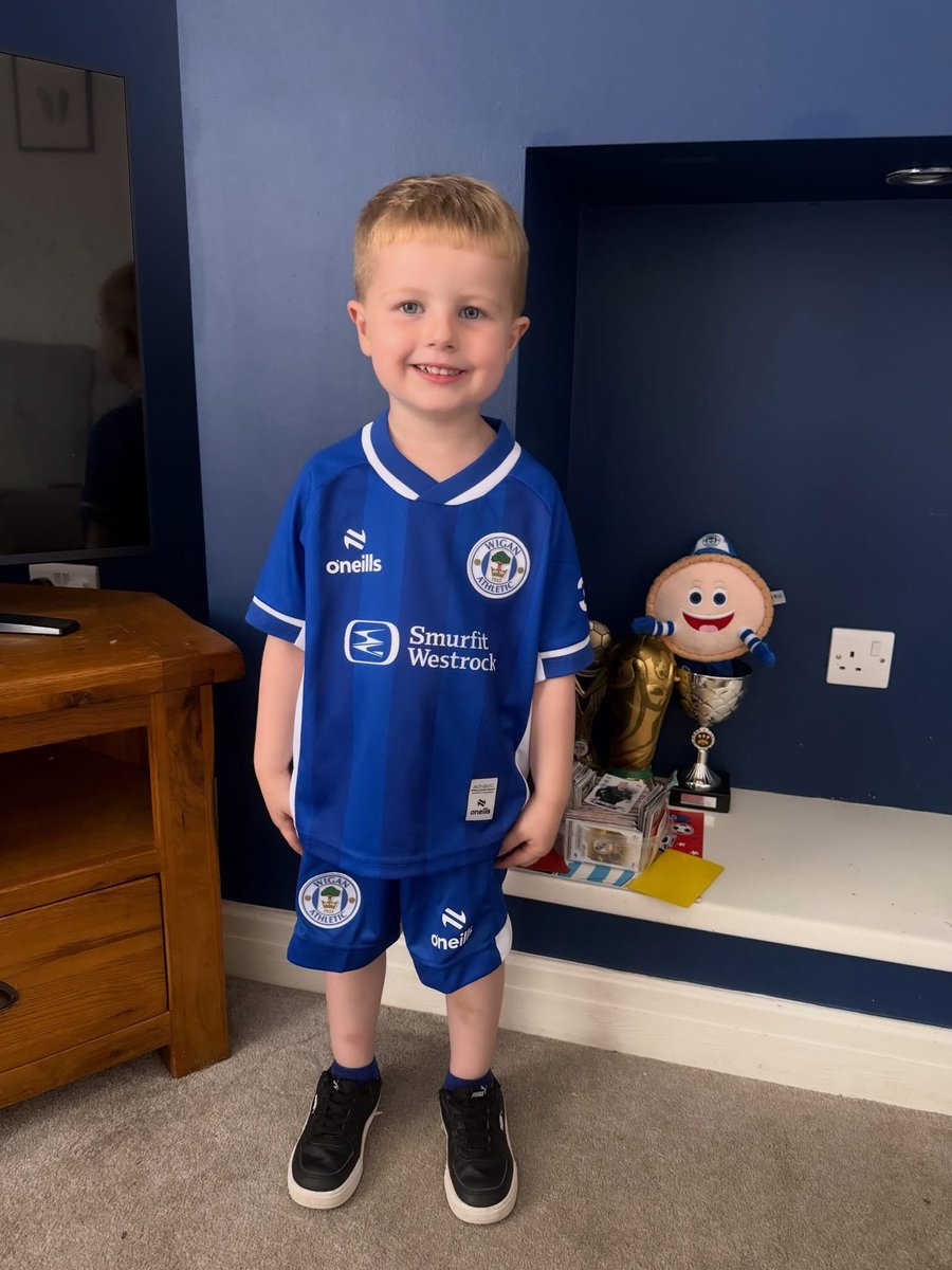 sumnerwafc's tweet photo. New kit day #upthetics @LaticsOfficial https://t.co/gYxeWnAo9B