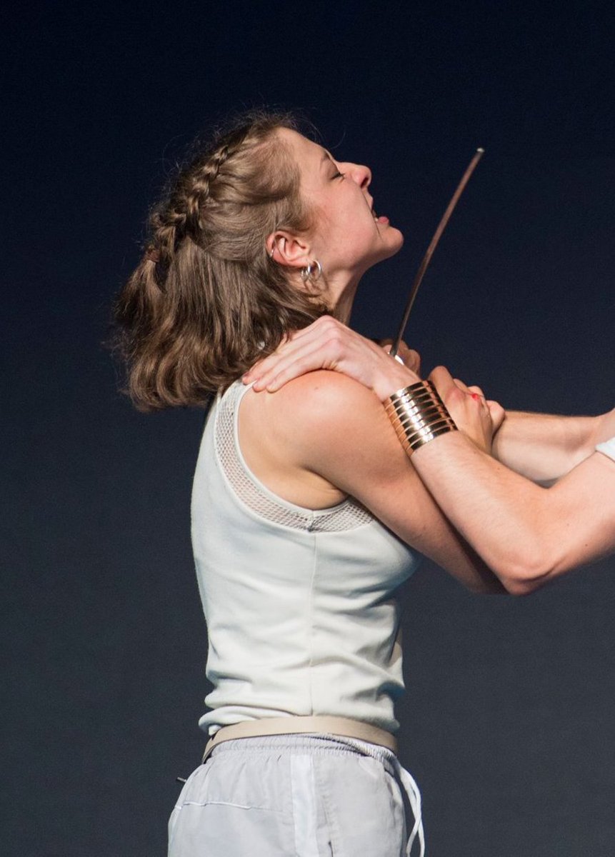 EmmaDsupremacy's tweet photo. emma d'arcy as romeo in "romeo &amp; juliet" https://t.co/fxmoTWb8w2