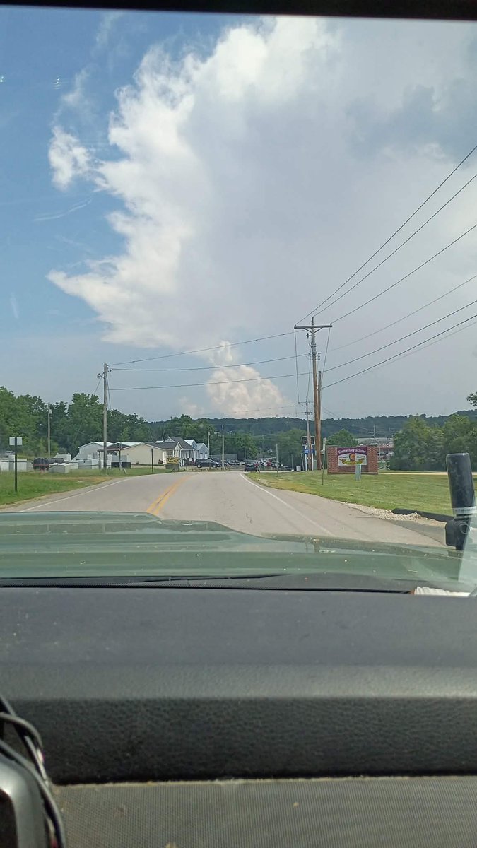 MWStormTrackers's tweet photo. Views of the popup thunderstorms around the St. Louis, Missouri area. 

@RealLMunzlinger, @XRSeven, and @JustinCarterWX

#mowx #stlwx https://t.co/EQW9FLWvtn