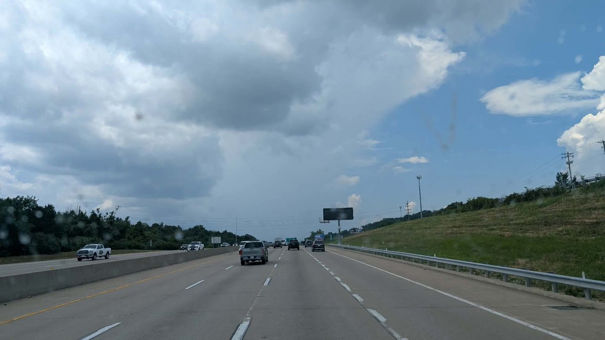 MWStormTrackers's tweet photo. Views of the popup thunderstorms around the St. Louis, Missouri area. 

@RealLMunzlinger, @XRSeven, and @JustinCarterWX

#mowx #stlwx https://t.co/EQW9FLWvtn