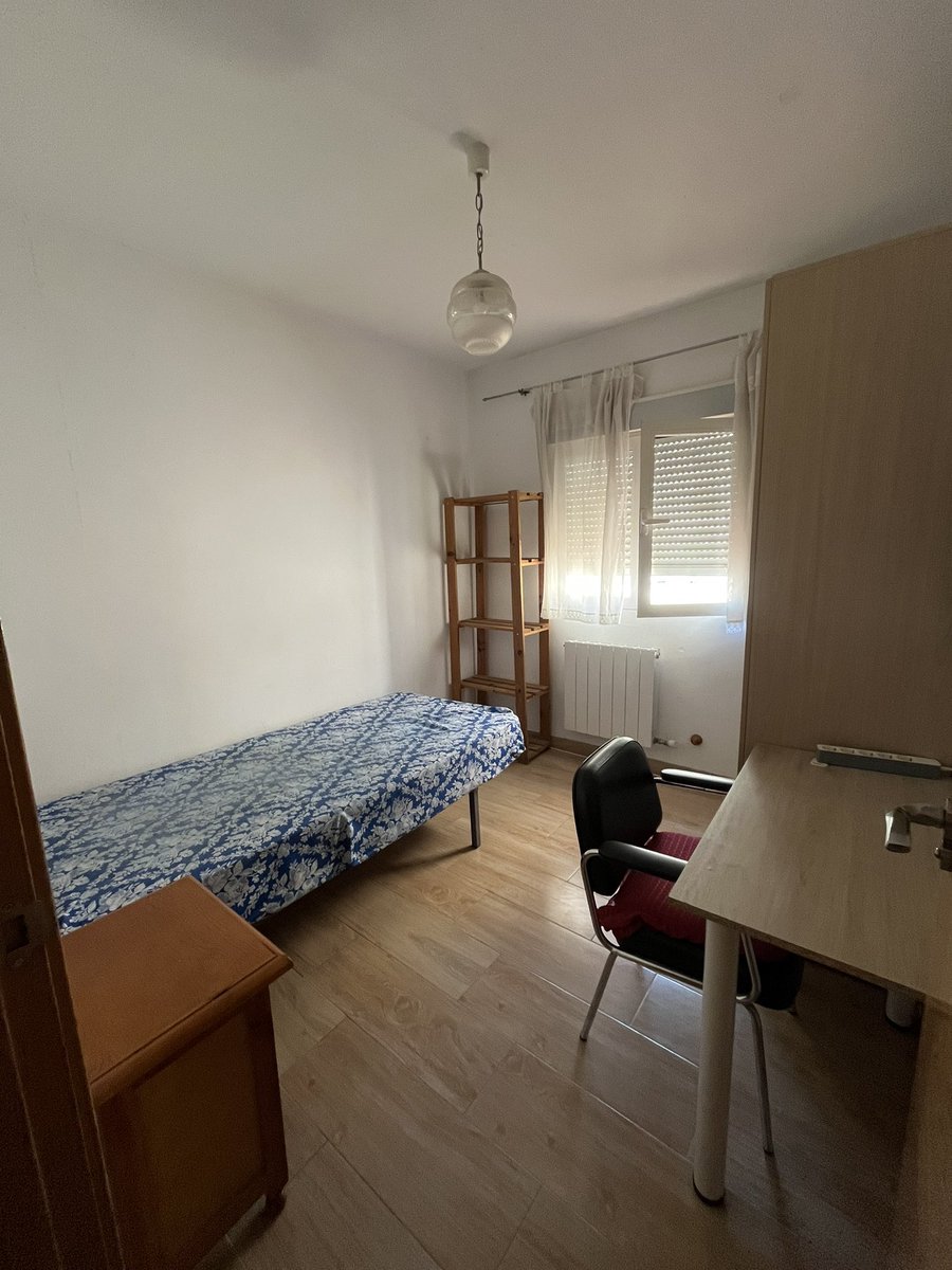 slavyani_'s tweet photo. Hola! Estamos buscando compi de piso en Granada.

📍Barrio de Pajaritos, cerca de la Renfe y Fuentenueva

💰 195€ + gastos (calefacción central incluida)

🏳️‍🌈🏳️‍⚧️ LGBT+ friendly 

Buscamos una persona tranquila, limpia y que le guste hacer vida en común 

Cualquier cosa por MD! :) https://t.co/LGN37z7Fuc