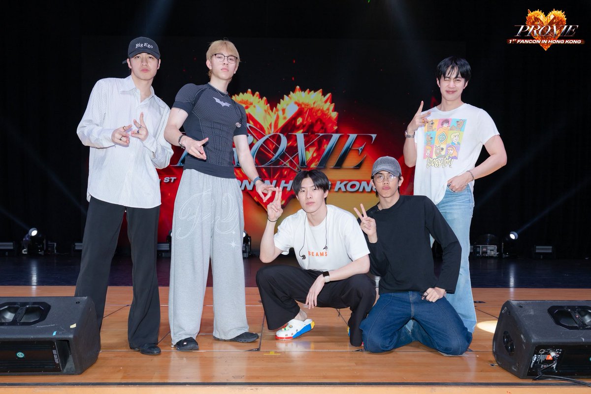 LeayDoDee's tweet photo. 香港，我們來了！
PROXIE 來啦～～～🙌🏻

明天準備好和我們一起 Make History 吧！
能量滿滿，狀態滿分，明天見！✨
___

Hong Kong is calling!
PROXIE is hereeee🙌🏻

พรุ่งนี้เตรียมมา Make History ไปพร้อมกับพวกเรานะ พลังพร้อม ใจพร้อม แล้วเจอกัน! ✨
___

Hong Kong is calling! 
PROXIE is hereeee🙌🏻 

Get ready to make history with us tomorrow! 
Energy check? pass! Heart ready? pass!See you there! ✨

#PROXIE1stFANCONinHK 
#PROXIE1stAsiaTour
#PROXIEth