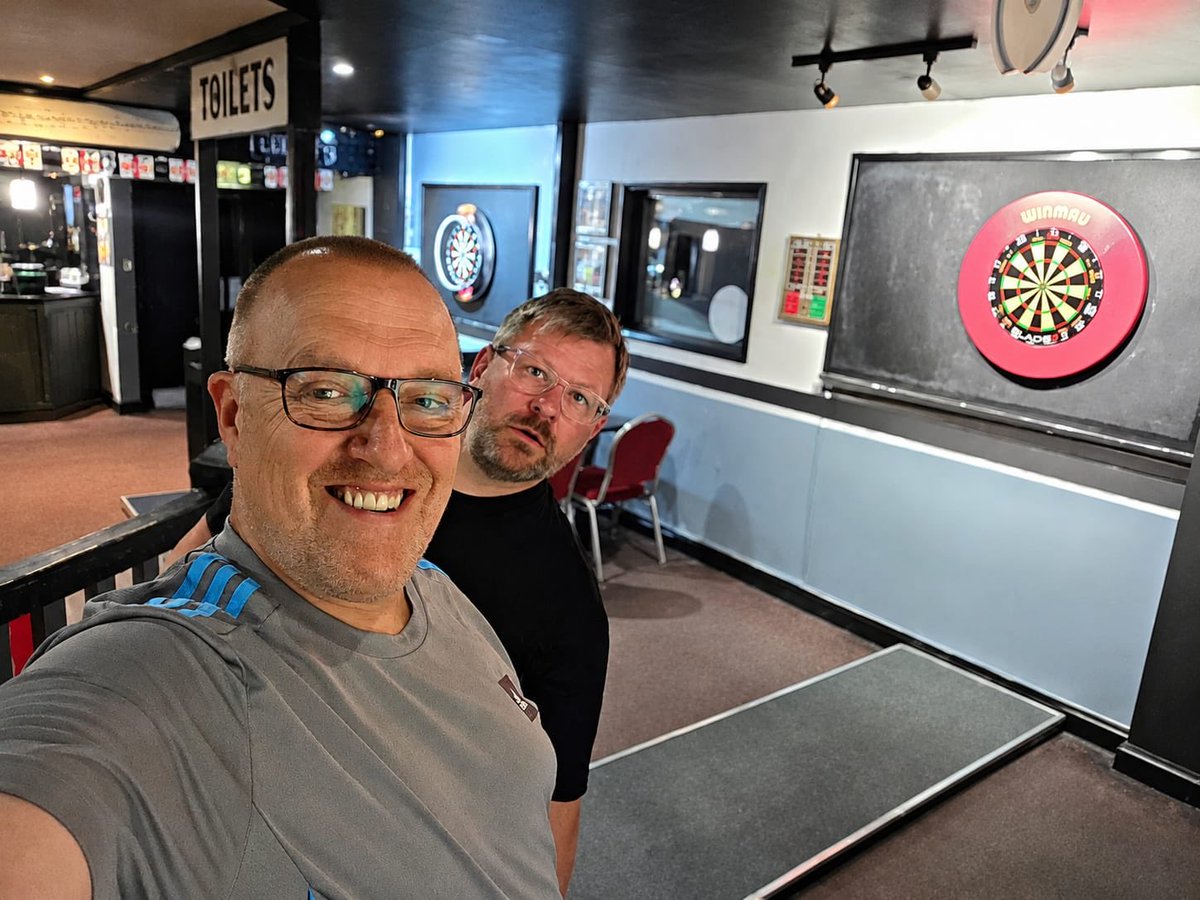 JamesWade180's tweet photo. Bit of practice with my mate Mark ahead of a busy month ๐ฏ
#darts #JamesWade #TheMachine #PDC #TeamWade https://t.co/sKgT8ut1Wl