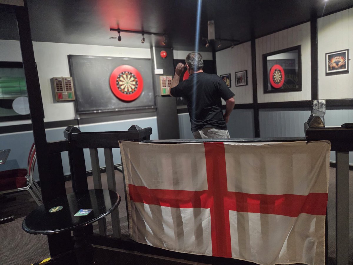 JamesWade180's tweet photo. Bit of practice with my mate Mark ahead of a busy month ๐ฏ
#darts #JamesWade #TheMachine #PDC #TeamWade https://t.co/sKgT8ut1Wl
