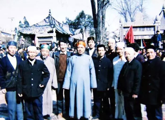 PSGSJ1999's tweet photo. @zubairabbasi @AlMaqamat_ 1982年，贵国总统齐亚哈克访问我国期间曾专程前往西安参观化觉巷大清真寺，马良骥阿訇亲自接待了他。

1987年，齐亚哈克总统还专程邀请这位马良骥阿訇前往巴基斯坦访问。

开与同为贵国领导人穆沙拉夫以及伊朗前总统拉里桑贾尼都建立了深厚的友谊 https://t.co/YthvbAZZZC