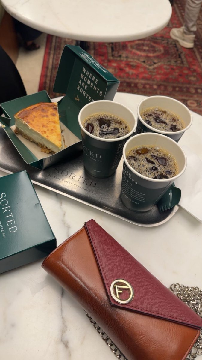 thedestinyboi's tweet photo. Work dates with my boss in London https://t.co/8zaqgWTvLm