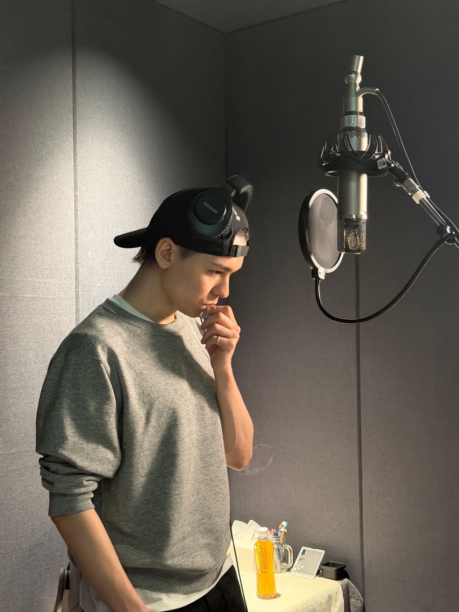 updatingsvt's tweet photo. [V8] 260703 THE8 x VERNON 1st Mini Album 'V8' | Photos from The FADER

#THE8 #디에잇 
#VERNON #버논 https://t.co/jaWw5GqRlr