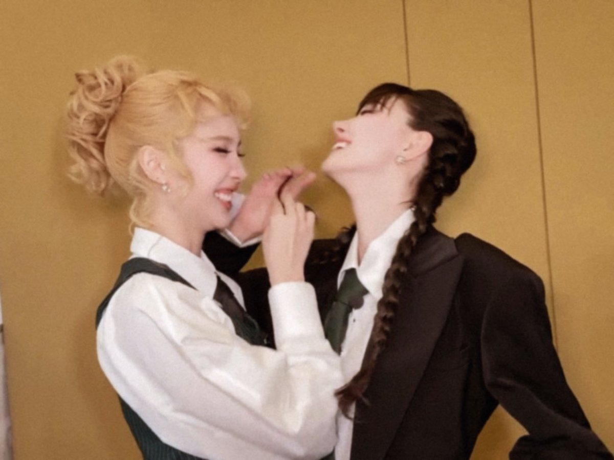 ryuboredyet's tweet photo. i feel so high school
every time i look at you https://t.co/xqdoJEpQKs