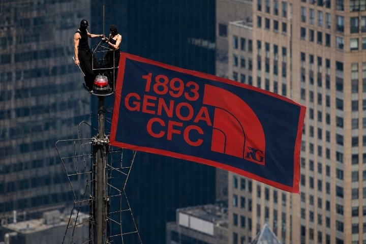 IlMerlo1893's tweet photo. Dominando il cielo di New York! 🗽🚩 La leggenda del Genoa CFC non conosce confini. Siamo ovunque, anche in cima al mondo. 🔴🔵🔝
#Genoa #GenoaCFC #NewYork #Skyline #Rossoblu https://t.co/9ne7P4GwCE