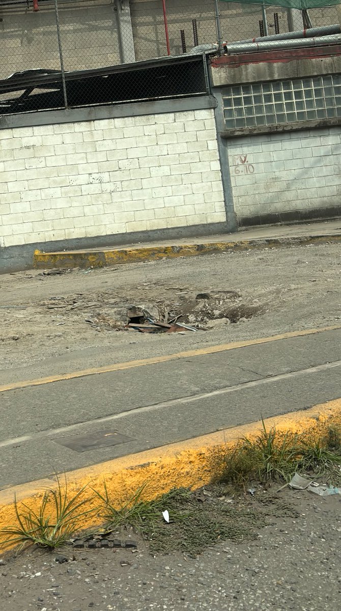 68cesarcesar's tweet photo. @GobNau ¿Y como para cuándo atenderán las áreas olvidadas de la zona industrial? 

Es una vergüenza como tienen esta parte del municipio. https://t.co/UUwlSohFOk