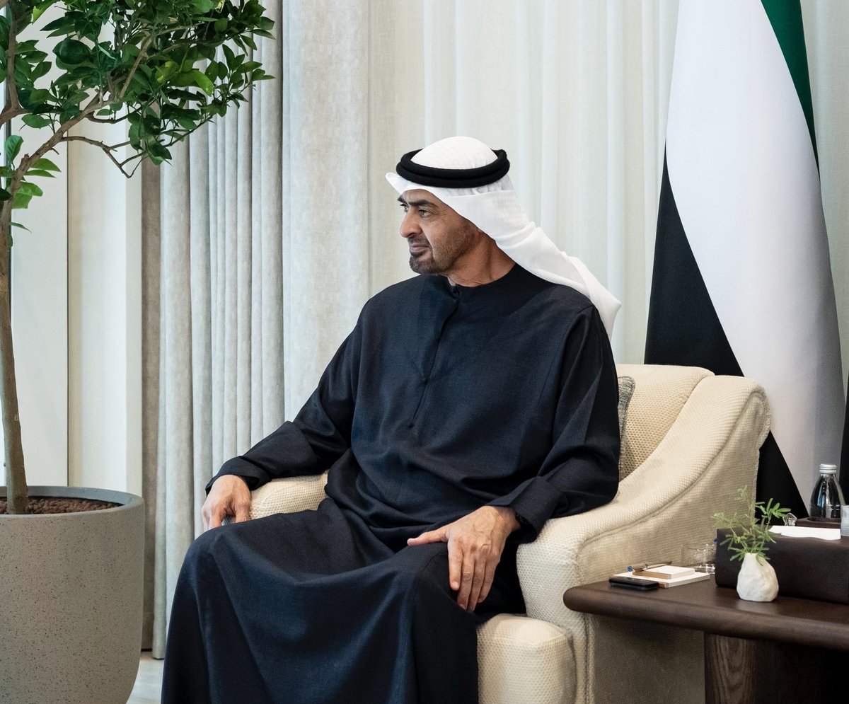 Hmd_Almarar's tweet photo. بعد سنوات من الهتافات والحكايات الفارغة 
أثبتت الوقائع أن القائد العربي الشجاع والصادق هو الشيخ محمد بن زايد [ صفوة آل نهيّان ] ، في الوقت الذي فتح فيه البعض علاقات سرّية مع أحدهم تحت الطاولة خوفًا من الرأي العالم .. واجه "محمد" العالم بوضوح وشفافية
وفي الوقت الذي تعرّضت فيه الجزيرة العربية للعدوان الإيراني '28 فبراير' ضرب عدوه وكان الردّ ( ما تراه لا ما تسمعه )

وفي المقابل نرى من أشغل الناس بالشعارات والمزايدات يذهب اليوم متبخترًا "كالعروس في زفّتها" لتعزية من ترك وصية صريحة باستهداف وتدمير منشآته النفطية واستهداف الأراضي العربية التي اسماها بالـ"يزيدية الكافرة"
ما قبل 28 فبراير شيء .. وما بعده شيءٌ آخر
إذا كان هذا موقفكم منذ 2022 أمام "قبيلة يمانية" .. وهذا ما فعلتموه اليوم ضد من اعتدى عليكم عسكريًا واقتصاديًا وحتى في عقيدتكم .. فبالله عليكم أيّ دجلٍ تبيعونه للناس حين تتحدثون عن مواجهة "العدو الأكبر" ؟
المرجلة المرجلة لا بارك الله في الضعف .. لا عزّ ولا رفعة للعرب اليوم إلا بولد زايد 🇦🇪 ؛
شوّابهم للملتقى سادات
بالرمح وارهاف الضرايب
ياما دعوا شمل العداه شتات
ع الخيل واظهور الركايب
للدار حقّ وللزمن دورات
ولابد من لحق الطلايب
والله ما يفرح بنا شمّات
وخشومنا تشمّ الهبايب
