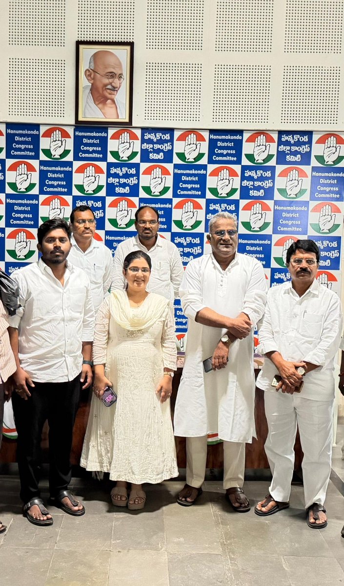 INCRahamathulla's tweet photo. హనుమకొండ డీసీసీ భవన్‌లో నేడు (03-07-2026) వరంగల్ పశ్చిమ ఎమ్మెల్యే నాయిని రాజేందర్ రెడ్డి గారి కుమార్తె నాయిని గోదా రెడ్డి గారి అధ్యక్షతన 47, 62, 63 డివిజన్లకు సంబంధించిన SIR సమీక్ష సమావేశం నిర్వహించబడింది.

@naini_rajender #SIR #Warangal https://t.co/yhLkZE1FSj