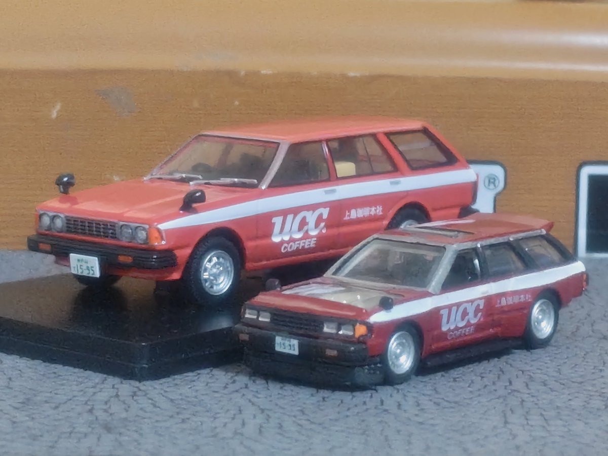cr4ec4's tweet photo. @tomicahotwheel 仲間発見！
トミカ持ってないので、デザイン元にしたアシェットのヤツと一緒に。
自分のはチンスポ削ってそれっぽいホイールに入れ替えしました。 https://t.co/YrxHclqX5C