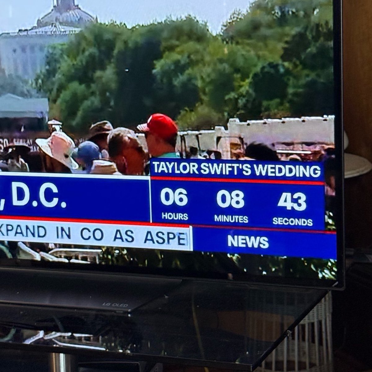 taylorsnewstr's tweet photo. Fox TV, Taylor Swift'in düğünü için geri sayım başlattı. https://t.co/FDW0YnHTMU