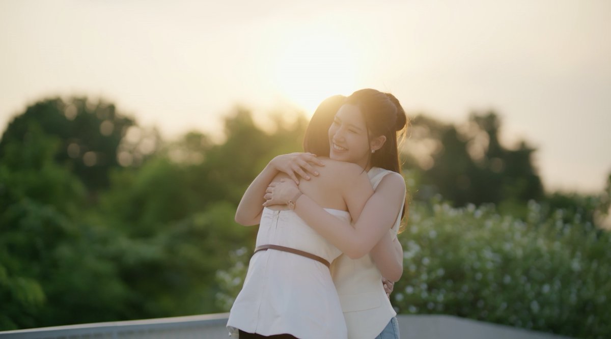 Chasinglove_th's tweet photo. ภายนอกสดใสแต่ข้างในนั้นน้ำตาตกในกันถ้วนหน้า จบไปแล้วนะคะสำหรับ EP.6 ซึมยันวินาทีสุดท้าย 😭

สำหรับใครที่พลาดดูสด หรือไปเก็บโมเมนต์รัวๆ ต่อใน uncut ในแอป oneD และ Netflix ได้เลยค่า

แล้วพบกันใหม่ EP.7 ค่า 🫰🏻

CHASING LOVE EP6
#ChasingLoveEP6
@nilechanii @namwantrbl
@FayapisL @ornalin_gene
@aaomternoon @41oct