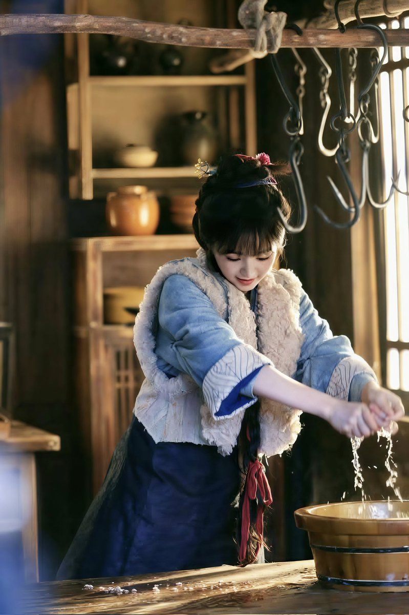 RimuruT111's tweet photo. 💙“Some Characters Never Really Leave Our Hearts” 💙

Some characters fade when the drama ends… but some stay with you forever. 🤍
Tian Xiwei gave so much life to this role...turning every expression, every smile, and every little gesture into something unforgettable.
From her playful energy to her soft, heart melting innocence, she made this character feel so real and lovable. One moment she’s adorably mischievous, the next she leaves you completely speechless with her emotional depth.
Her bright smile, sparkling eyes, and natural charm made every scene impossible to look away from.
Even after the story ends, the memories remain.
Some characters are written in scripts…
But the special ones are written in our hearts. 💙
#TianXiwei #田曦薇  #FanChangyi #PursuitOfJade