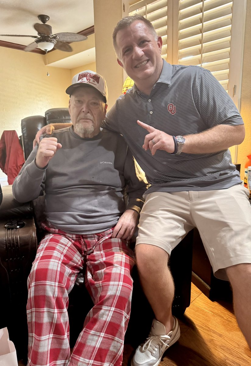 WallisMarsh's tweet photo. Sooner AD Roger Denny @Oklahoma_AD had a great visit with Jim Ross this morning. @JRsBBQ 

@OU_Baseball along with all OU sports were discussed!

Jim continues to appreciate all of your prayers. https://t.co/9apFjUABe0