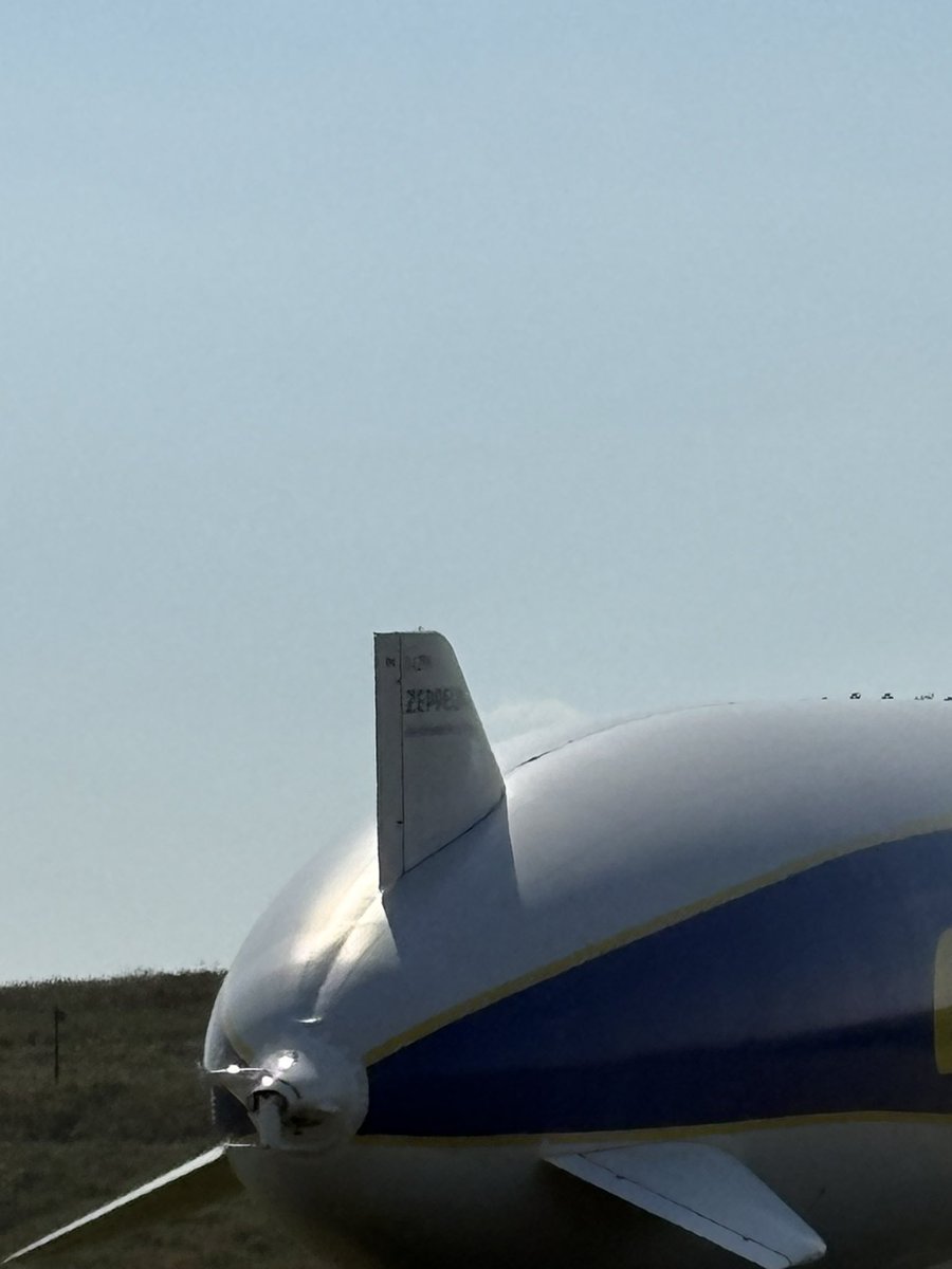 tanker2's tweet photo. #goodyear #zepplin https://t.co/nVcmwYGXxH
