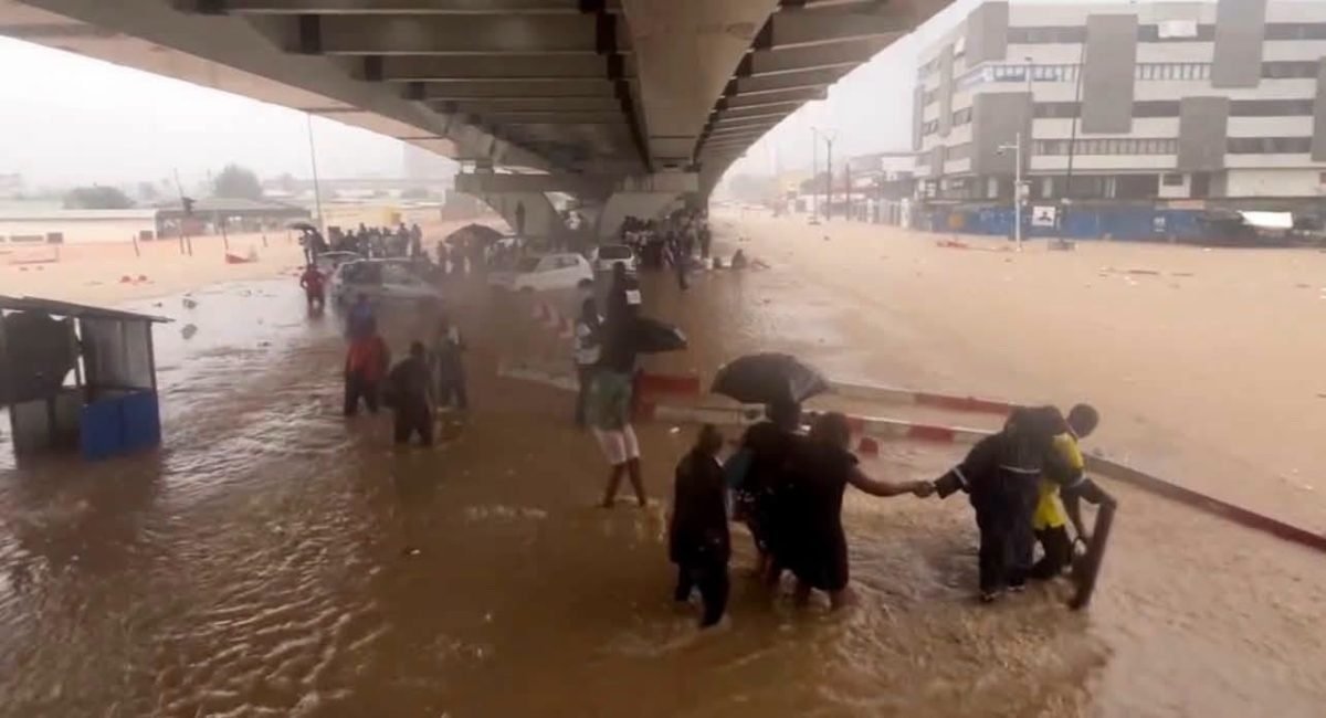 de_la8183's tweet photo. En Côte d’Ivoire, près de 60 personnes ont perdu la vie en raison des fortes pluies et des inondations liées à la saison des pluies.

Les autorités font face à des défis croissants pour limiter les dégâts et protéger les populations vulnérables.

#CôteDIvoire #pluies #inondations https://t.co/AzpGuk8NH8