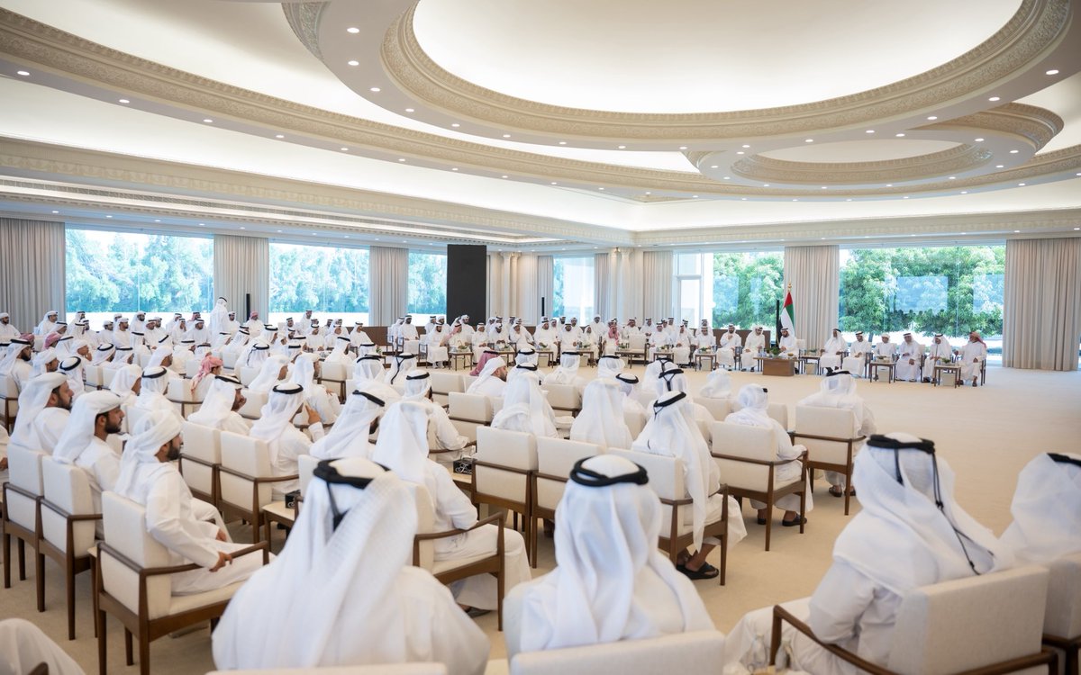 HamdanBinZayed's tweet photo. بين أهالي منطقة الظفرة، التقينا في برزة قصر الظنة عدداً من المواطنين وأبطال الجوجيتسو من أبناء منطقة الظفرة، في لقاء يجسد روح التلاحم المجتمعي والاعتزاز بالإنجازات الوطنية، ويعكس ما يحققه أبناء الإمارات من تميز يرفع راية الدولة في مختلف الميادين، ويعزز حضورها وريادتها على الساحة العالمية.