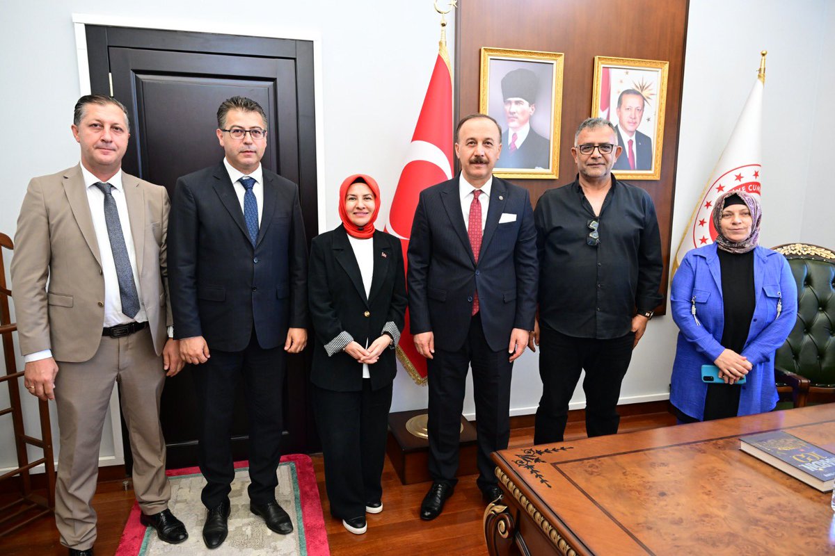 suna_ustuner's tweet photo. 📍Isparta

Isparta Valimiz, kıymetli büyüğümüz Sayın Abdullah Erin’i ziyaret ettik.

Muhtarlık müessesesi, muhtarlarımızın çalışmaları ve özellikle bağımlılıkla mücadele konusunda yürütülebilecek çalışmalar üzerine verimli istişarelerde bulunduk. Misafirperverliği ve kıymetli değerlendirmeleri için Sayın Valimize teşekkür ederim.
#EnİyiKomşumMuhtarım
#BağımsızlıkSeferberliği

@RTErdogan @TC_icisleri @mustafaciftcitr @turanbulent @Abdullah_Erin47 @ISPARTAVALILIK @1920yesilay @mehmetDinc1920